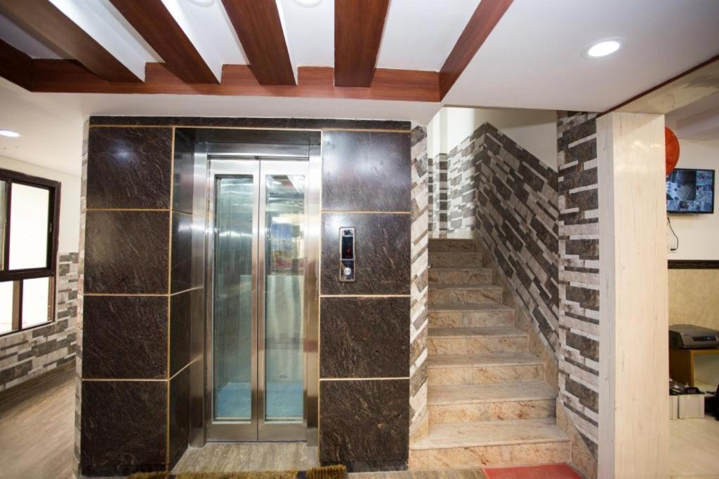 Hotel Wall Street Нью-Дели Экстерьер фото