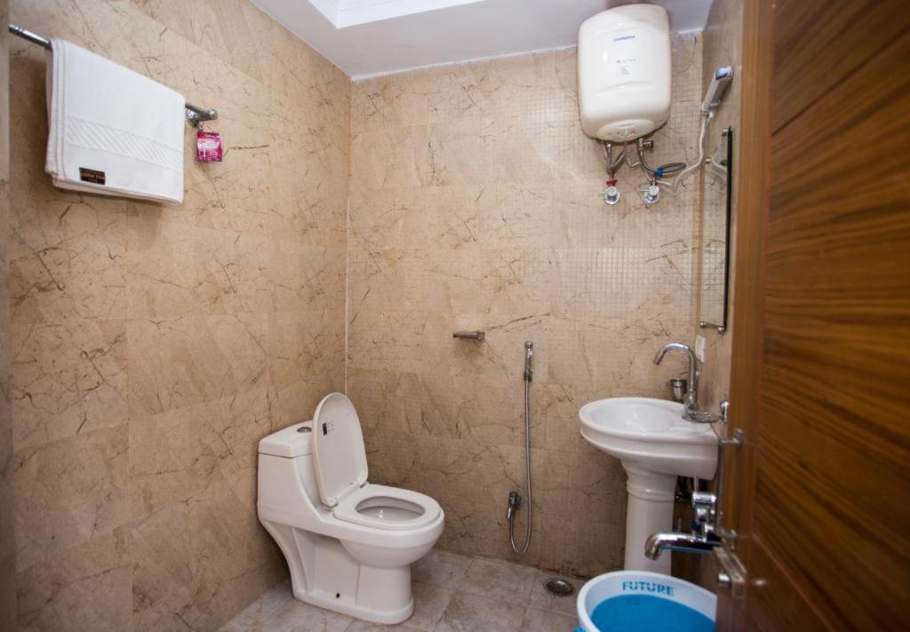 Hotel Wall Street Нью-Дели Экстерьер фото