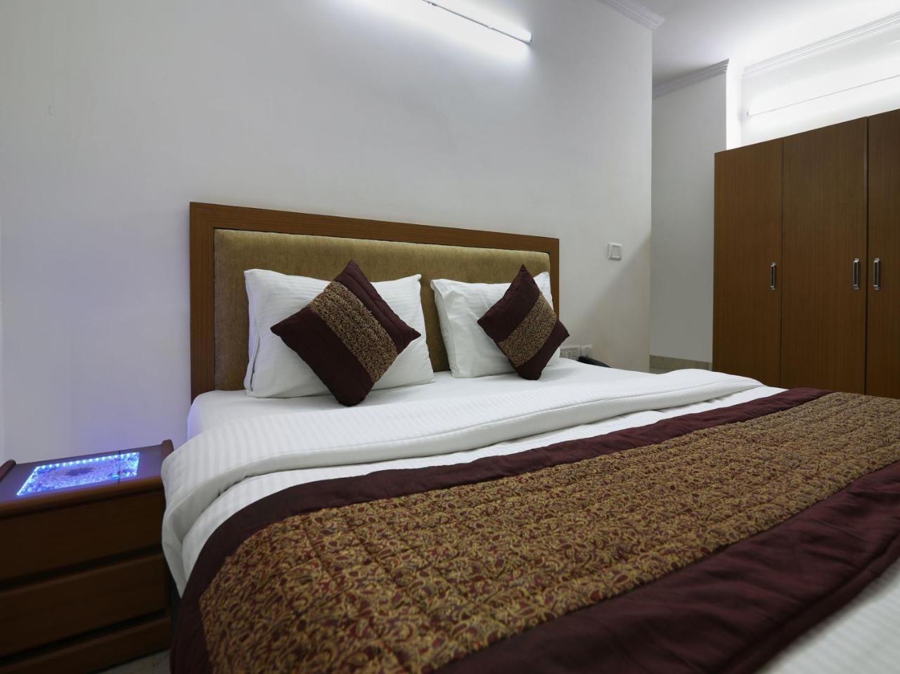 Hotel Wall Street Нью-Дели Экстерьер фото